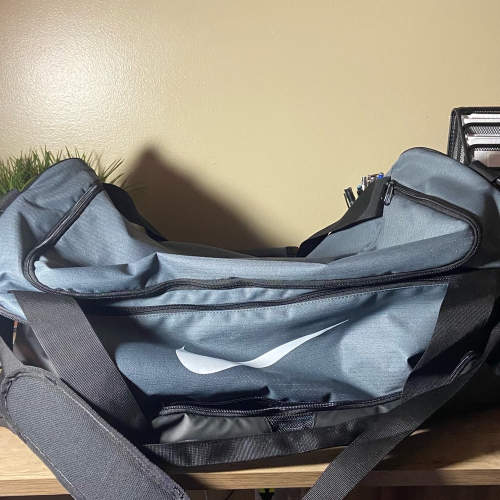 GRAY NIKE BAG